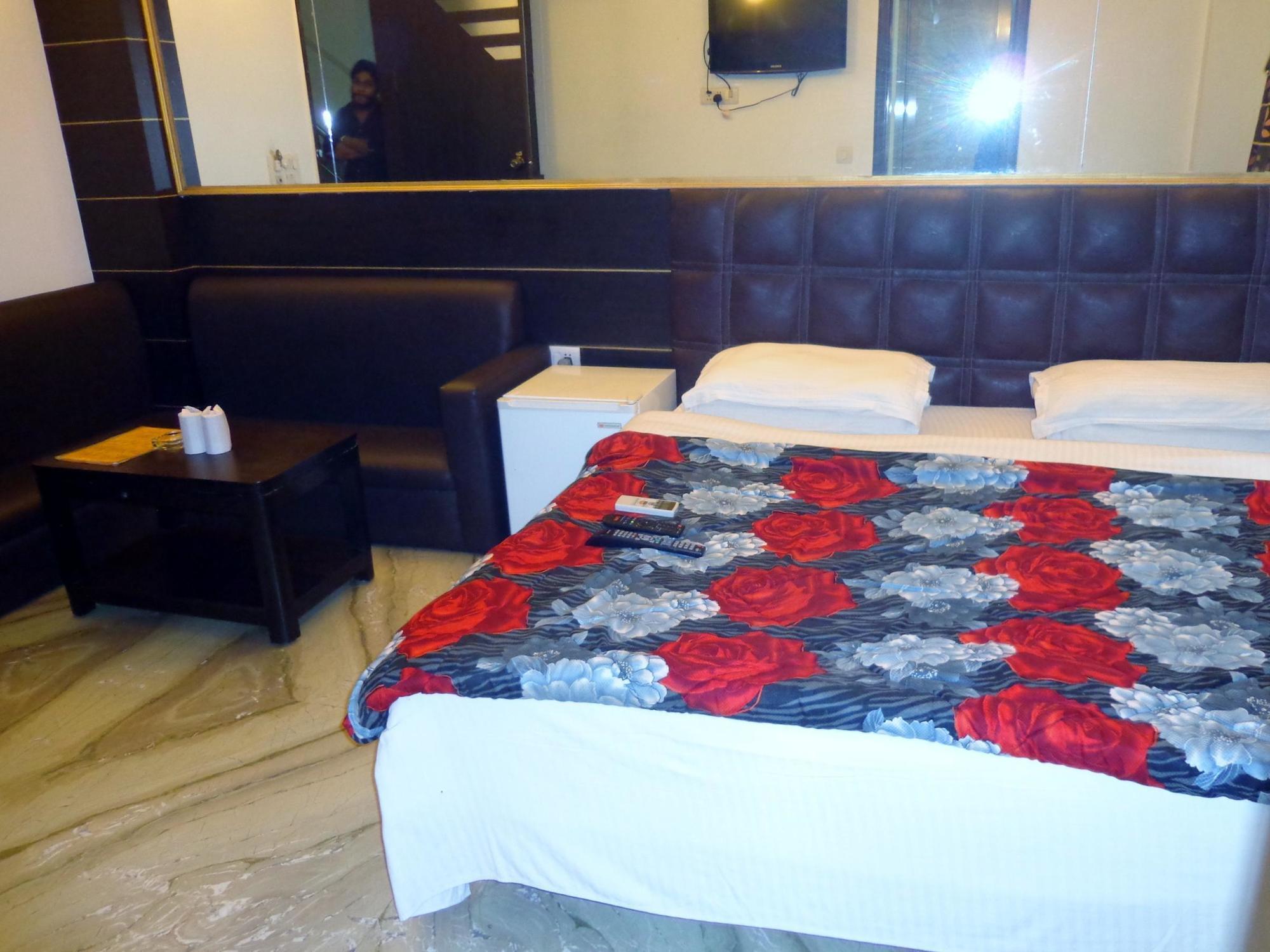 Hotel Amrit Villa Delhi  Exteriör bild