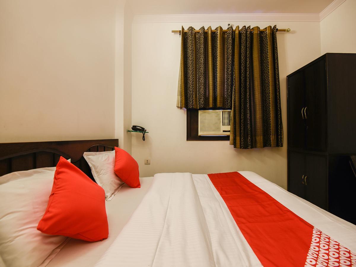 Hotel Amrit Villa Delhi  Exteriör bild