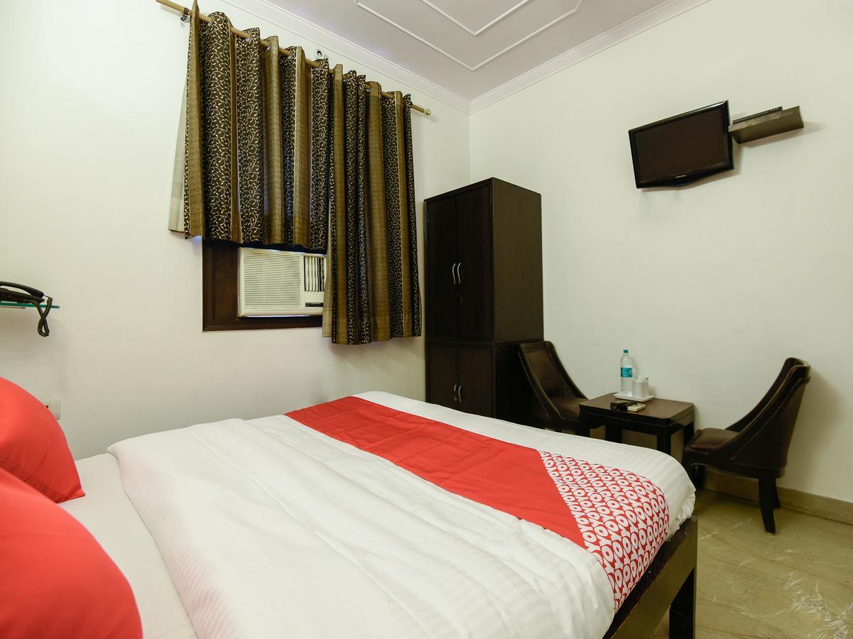 Hotel Amrit Villa Delhi  Exteriör bild