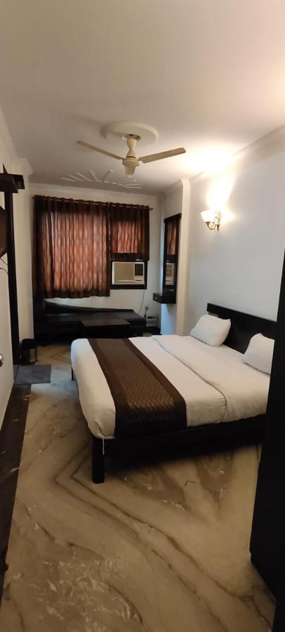 Hotel Amrit Villa Delhi  Exteriör bild